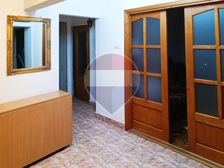 Apartament cu 4 camere decomandat în Nufărul