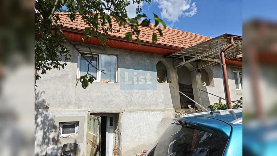 Casă cu 2 camere cu Teren 1457 Mp în Vest