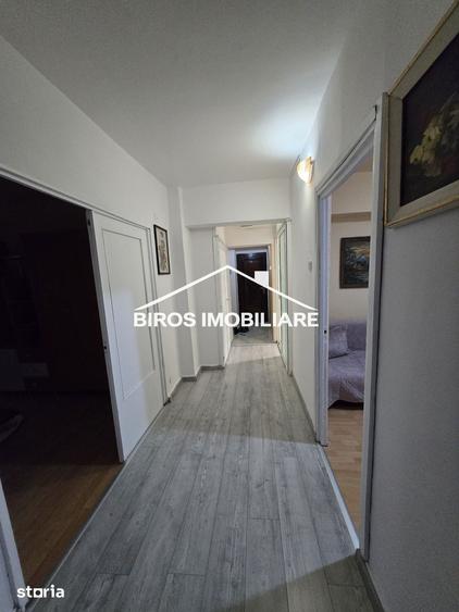 Apartament cu 4 camere în Rovine