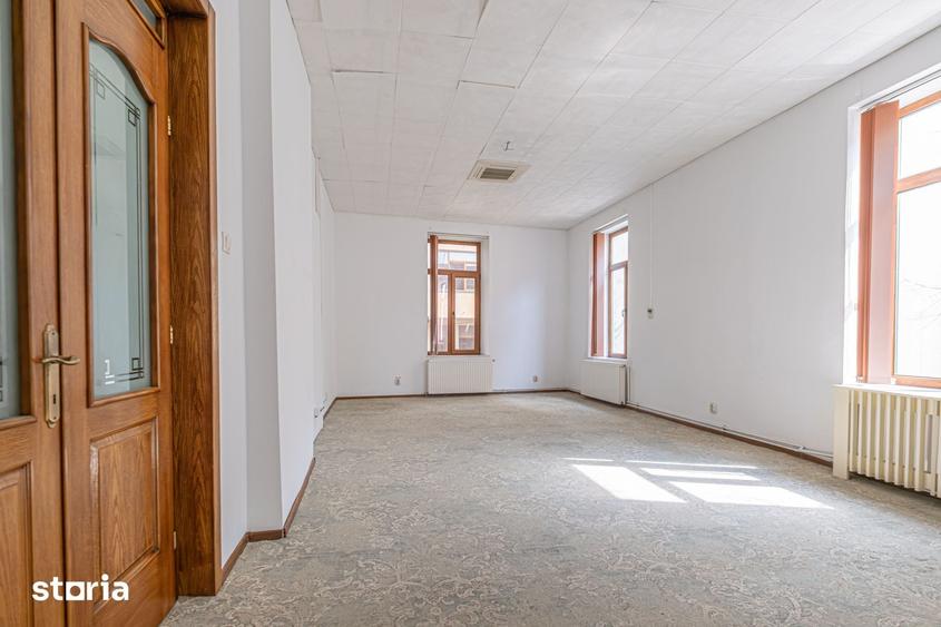 Casă cu Teren 385 Mp în Peninsula