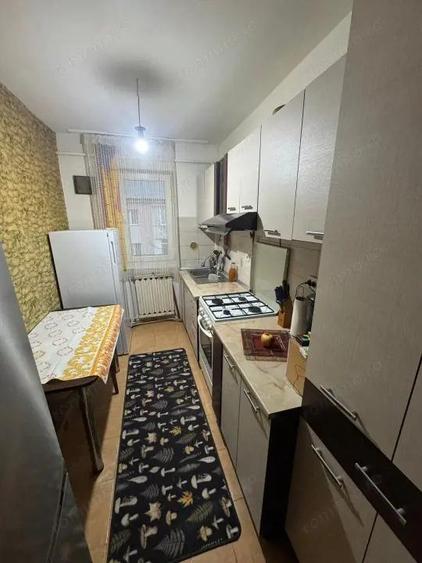 Apartament cu 3 camere semidecomandat în Central