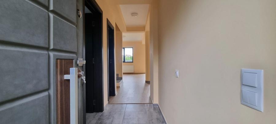 Duplex cu 4 camere cu Canalizare în Domnești