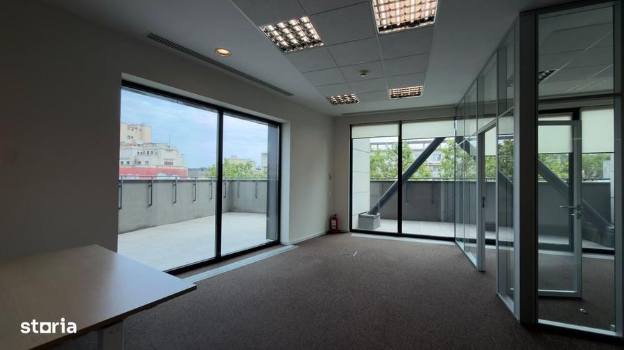 Spațiu comercial, de 228 mp, în Universitate