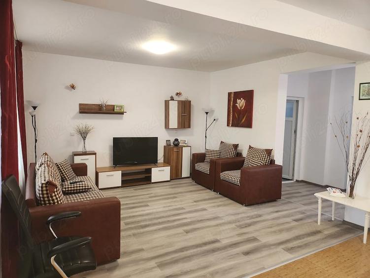 Casă cu 7 camere cu Teren 300 Mp în Nord