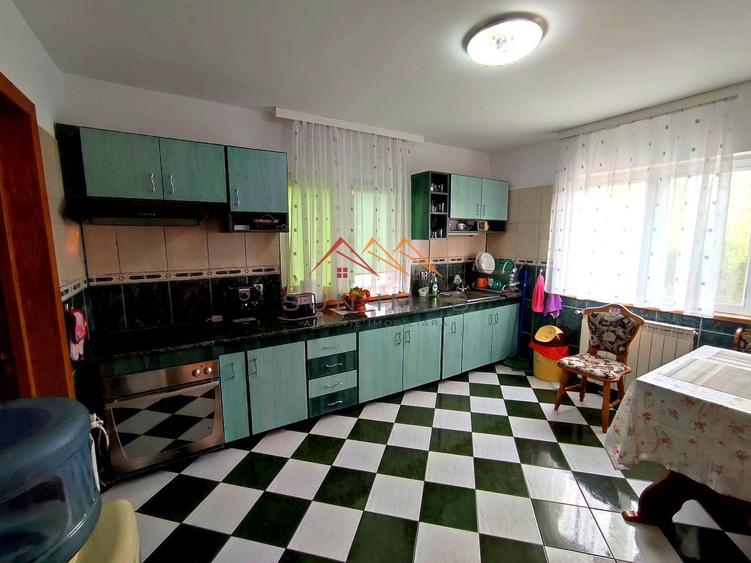 Casă individuală cu 4 camere cu Garaj în Lunca Mare