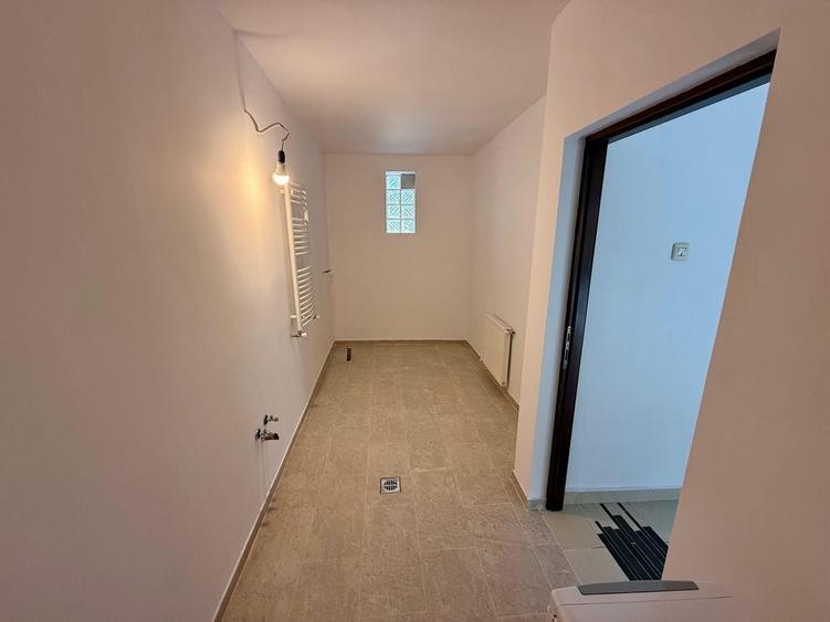 Casă individuală cu 9 camere cu Canalizare în Domenii