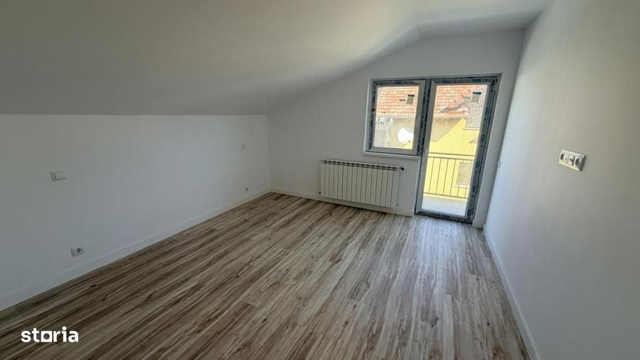 Casă cu 5 camere în Roșia
