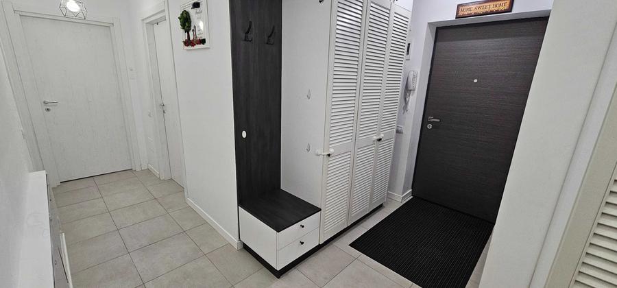 Apartament cu 3 camere decomandat în Titan