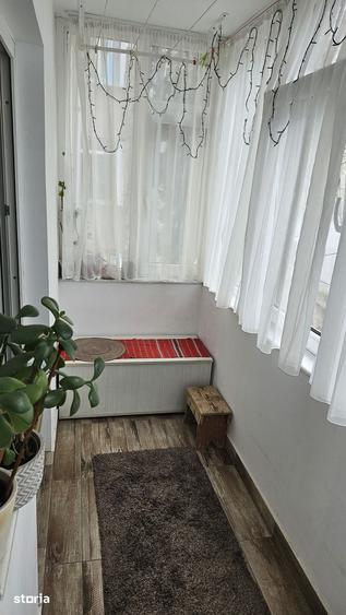 Apartament cu 4 camere decomandat în Tomis III