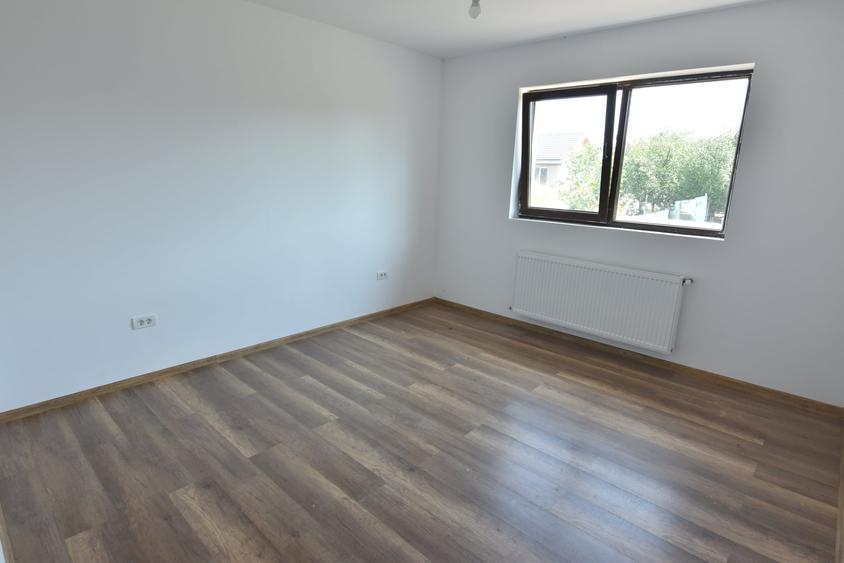 Casă individuală cu 4 camere cu Canalizare în Domnești