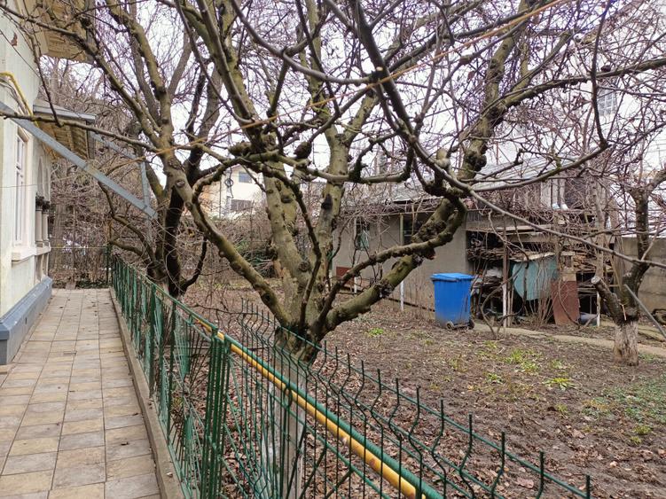 Casă individuală cu 8 camere cu Canalizare în Dămăroaia