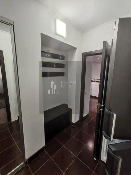 Apartament cu 3 camere semidecomandat în Alexandriei