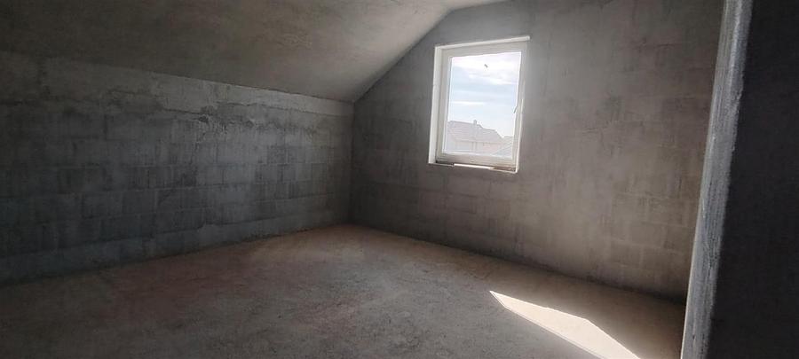 Casă cu 5 camere cu Teren 357 Mp în Episcopia Bihorului