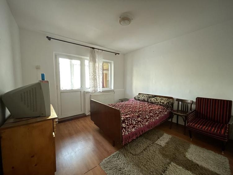 Apartament cu 2 camere decomandat în Valea Aurie
