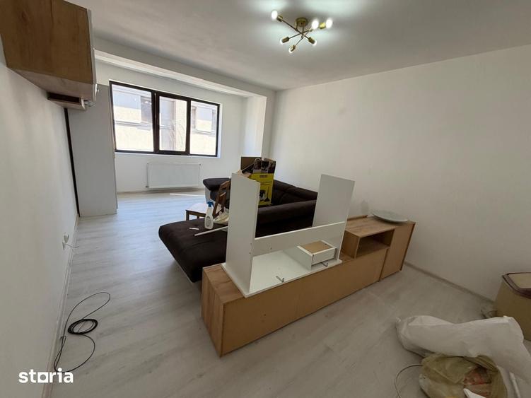 Apartament cu 3 camere decomandat în Titan