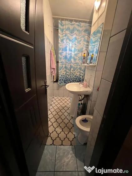 Apartament cu 3 camere semidecomandat în Găvana