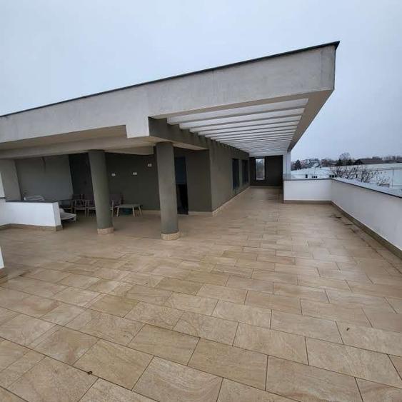 Casă individuală cu 6 camere cu Canalizare în Central