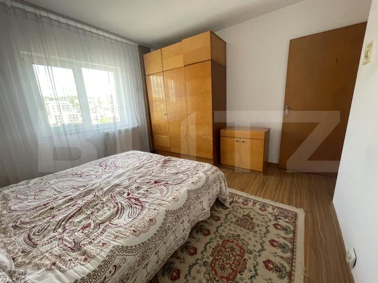 Apartament cu 3 camere decomandat, mobilat în Sud
