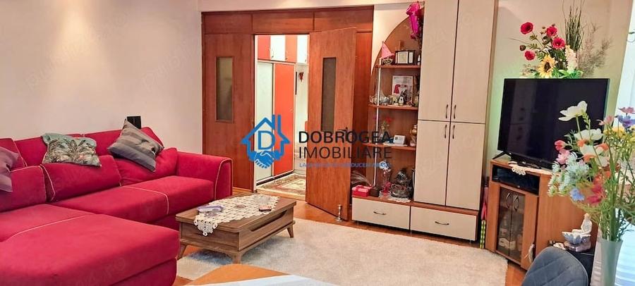 Apartament cu 2 camere decomandat, mobilat în Piața Veche