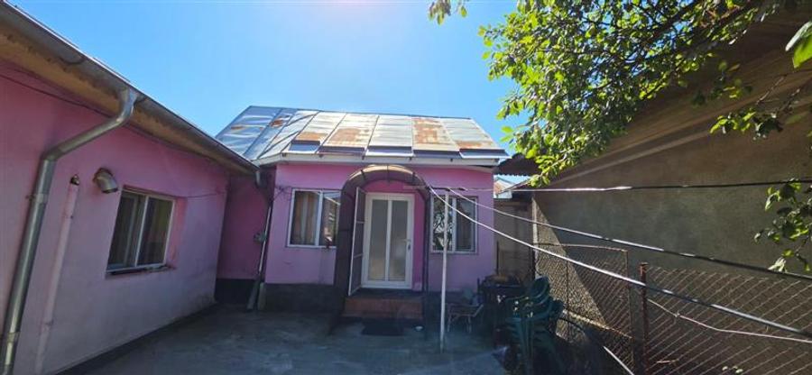 Casă individuală cu 4 camere cu Teren 270 Mp în Central