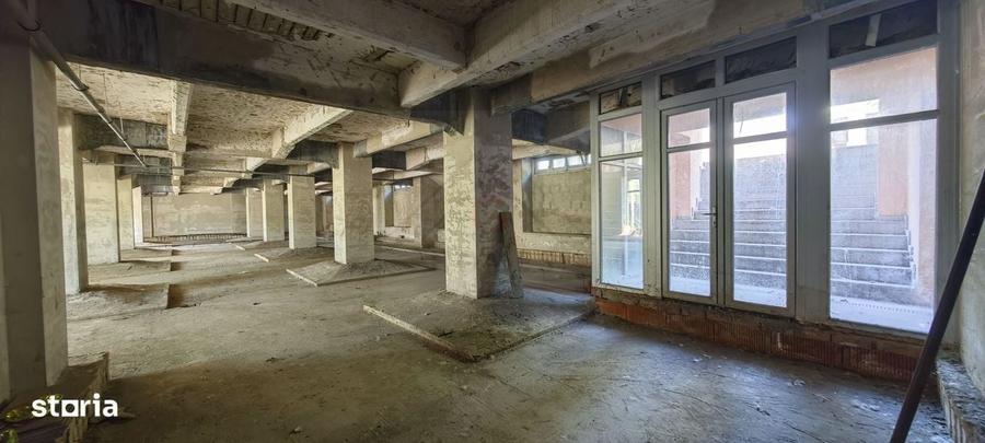 Spațiu comercial, de 381 mp, în Complex Studențesc