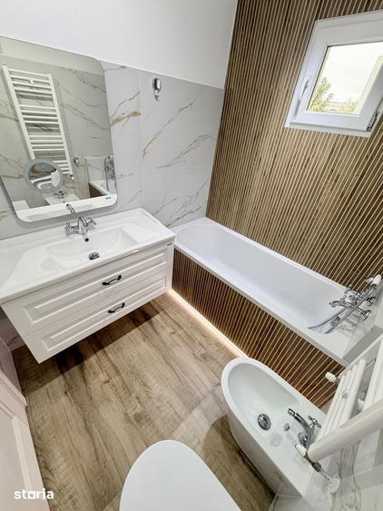 Apartament cu 3 camere semidecomandat în Apărătorii Patriei