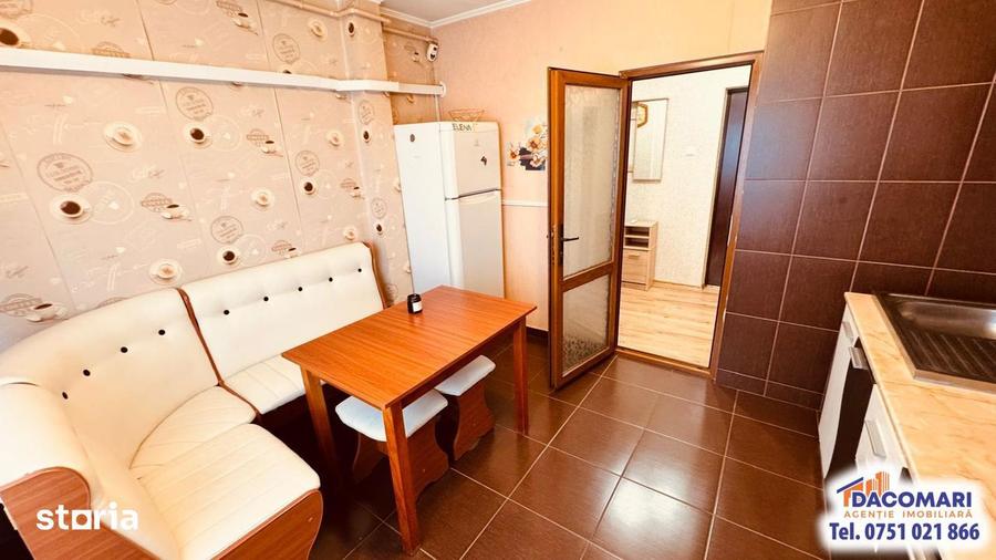 Apartament cu 2 camere decomandat în Micro 20