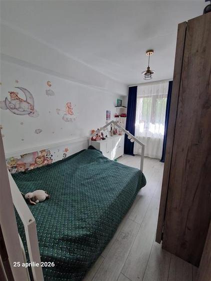 Apartament cu 3 camere semidecomandat, mobilat în Exterior Est