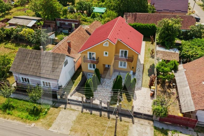 Casă individuală cu 5 camere cu Canalizare în Sântana