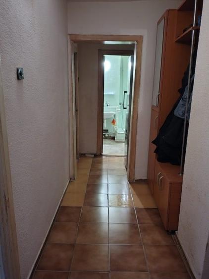 Vând apartament 4 camere decomandat confort 1 etaj 1 - 9