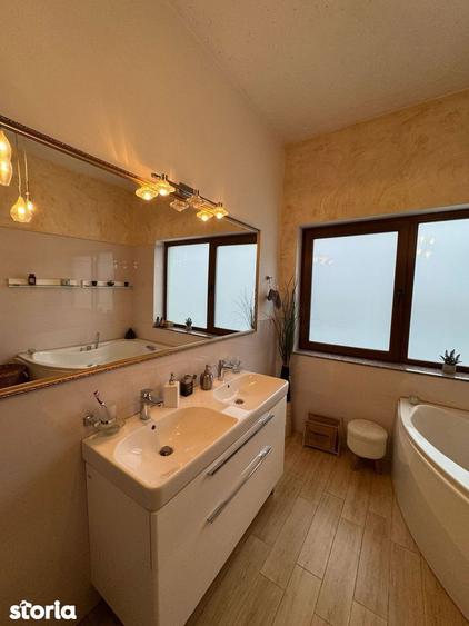 Apartament cu 4 camere, mobilat în Centrul Istoric