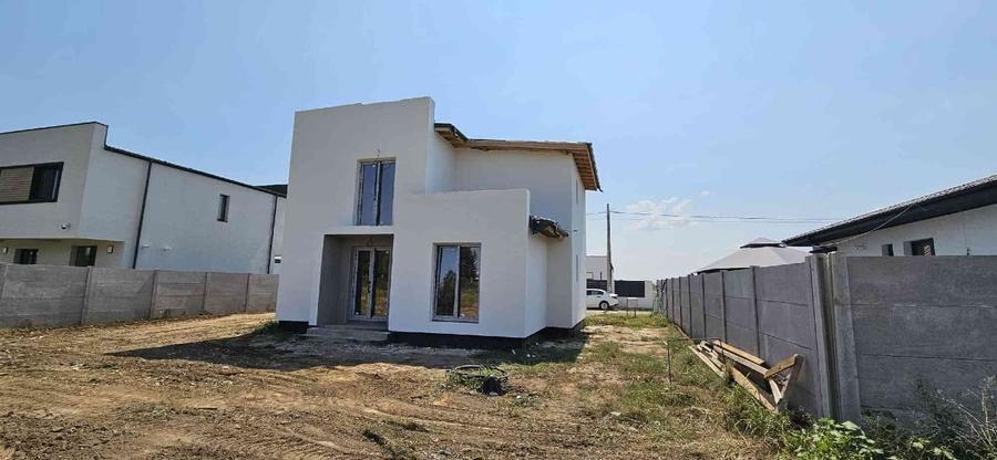 Casă individuală cu 4 camere cu Garaj în Vidra