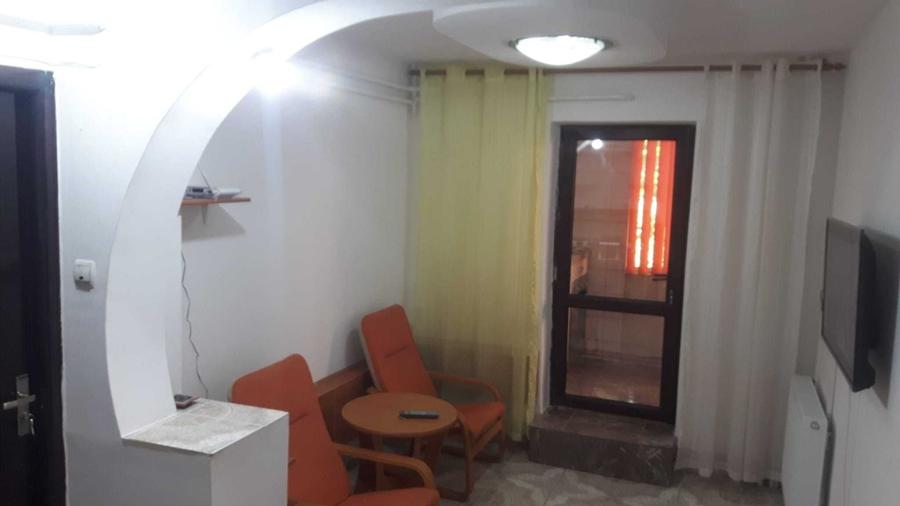 Apartament cu 2 camere decomandat în Rovine