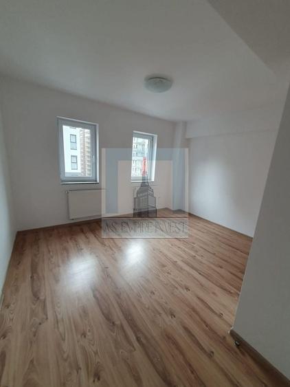 Apartament cu 2 camere decomandat în Tractorul