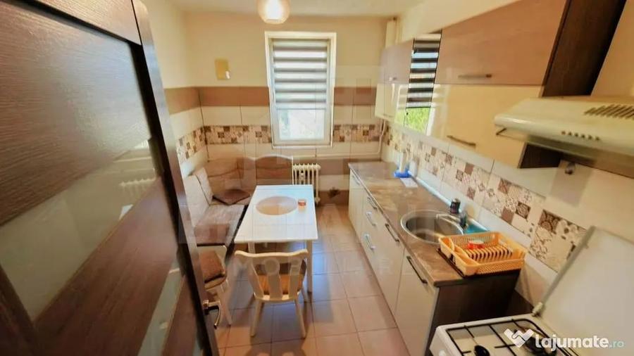 Apartament cu 2 camere semidecomandat în Calea București
