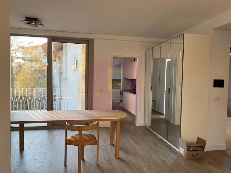 Apartament cu 4 camere decomandat în Central