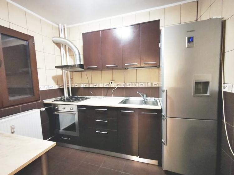 Apartament cu 3 camere decomandat în Lacul Tei