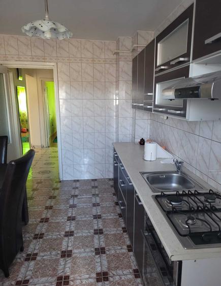 Apartament cu 3 camere decomandat în Narcisa