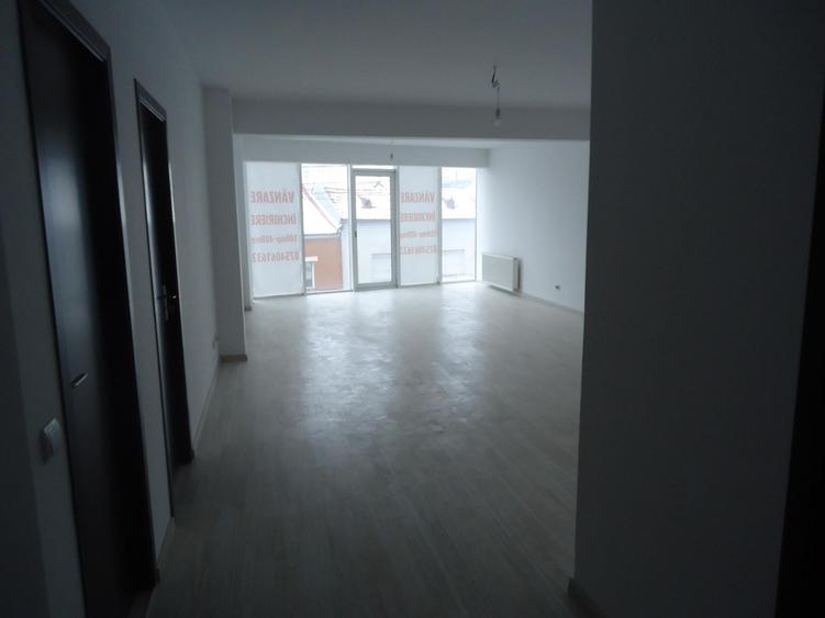 Apartament cu 4 camere în Central