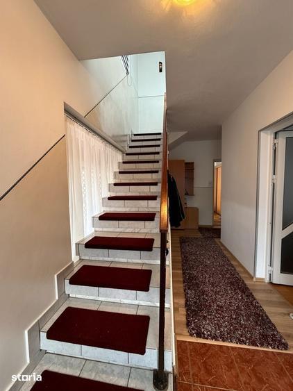 Casă cu 8 camere cu Teren 1300 Mp în Păulești