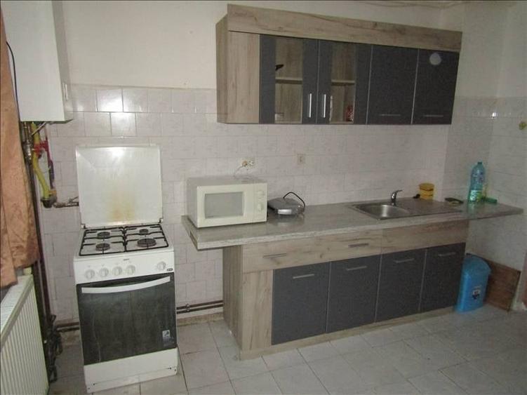 Apartament doua camere, decomandat, central , str. Noica - 8