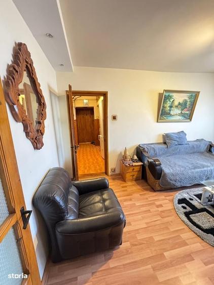 Apartament cu 3 camere semidecomandat în Alexandru cel Bun