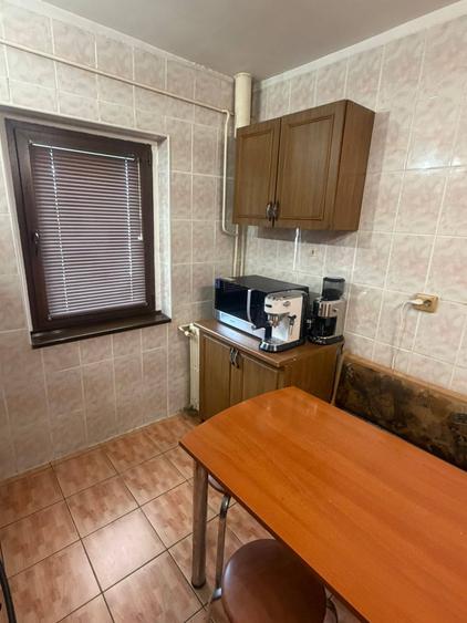 Apartament cu 3 camere decomandat, mobilat în 9 Mai