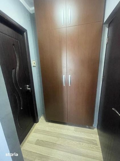 Apartament cu 4 camere în Craiovița Nouă