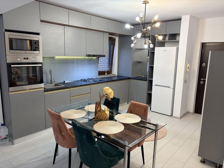 Apartament cu 3 camere semidecomandat în Păulești