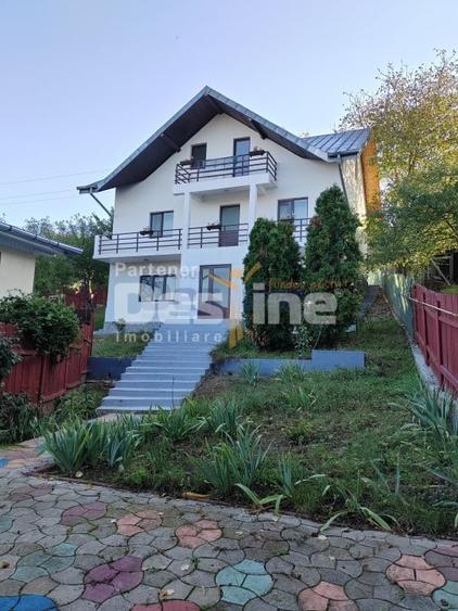 Casă individuală cu 4 camere cu Canalizare în Bucium