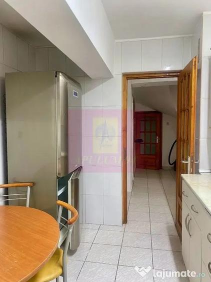 Apartament cu 4 camere decomandat, mobilat în Decebal