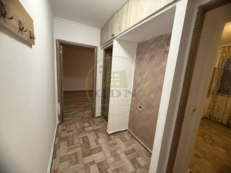 Apartament cu 2 camere semidecomandat în Craiovița Nouă