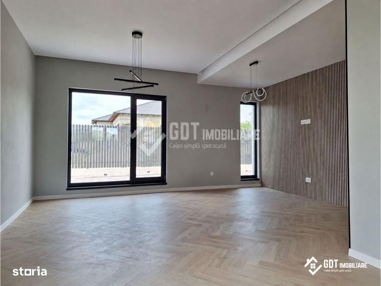 Casă cu 4 camere decomandat în Central