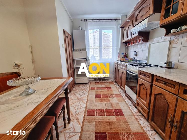 Apartament cu 3 camere decomandat în Cetate